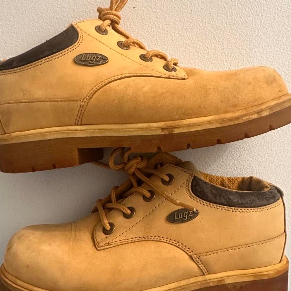 Lugs tan low cut boots US 7